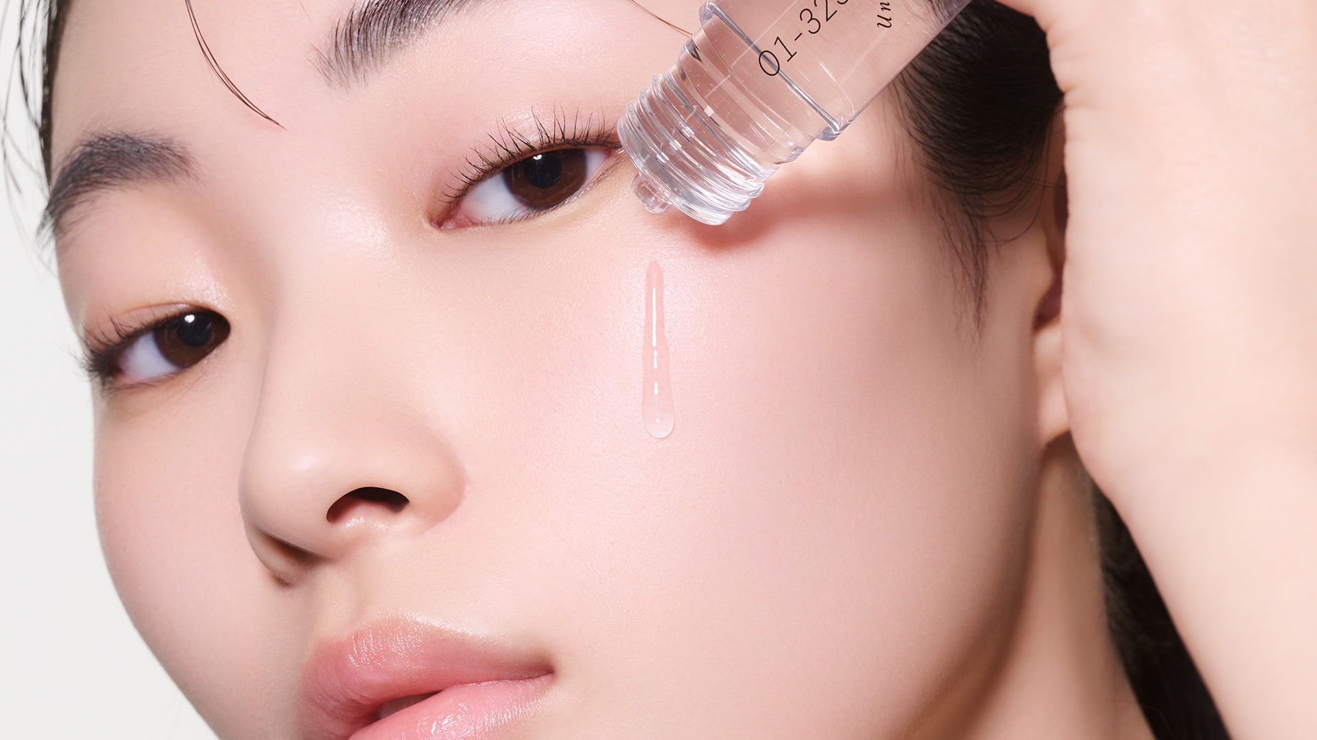 資生堂フィボナ０１－３２３　フリュイドセラム使用イメージ